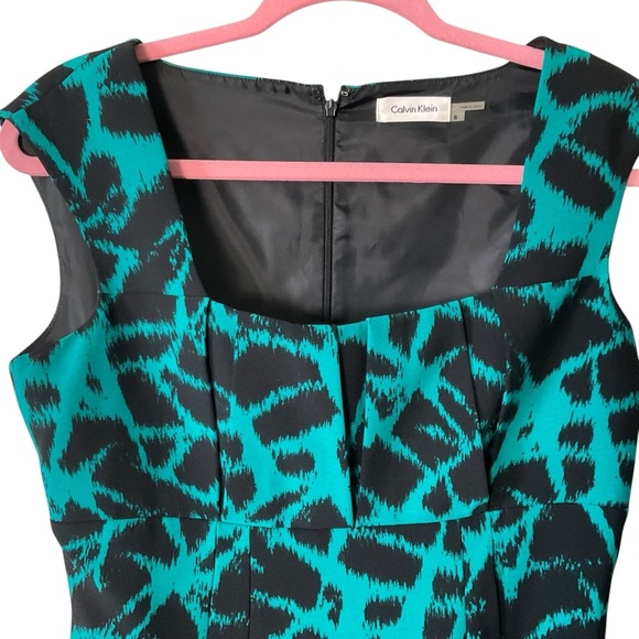 Calvin Klein Black and Blue Sheath Dress with Cap Sleeves and Scoop Neck - Picture 3 of 7